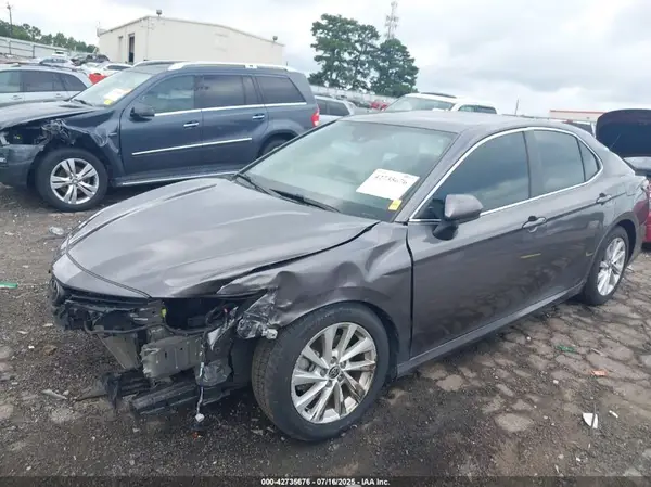 4T1C11AK3NU651716 2022 TOYOTA CAMRY - Image 2