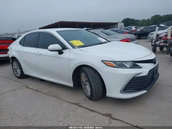 4T1C11AK3NU651909 2022 TOYOTA CAMRY - Image 1