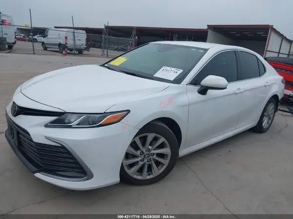 4T1C11AK3NU651909 2022 TOYOTA CAMRY - Image 2
