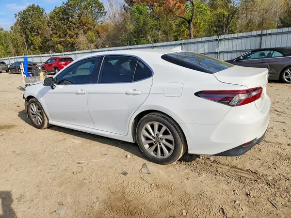 4T1C11AK3NU654681 2022 TOYOTA CAMRY - Image 2