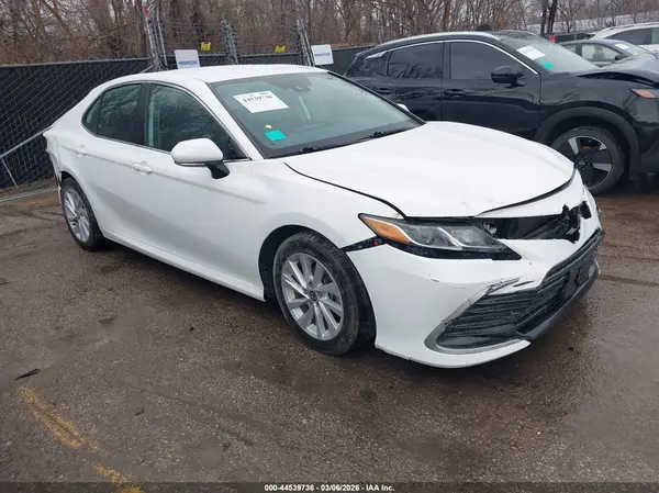 4T1C11AK3NU659394 2022 TOYOTA CAMRY - Image 1