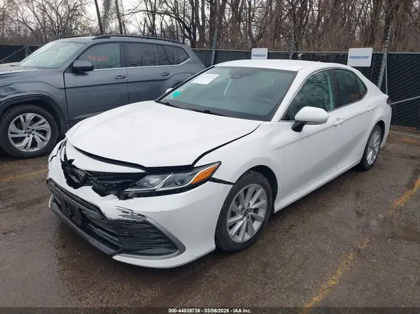 4T1C11AK3NU659394 2022 TOYOTA CAMRY - Image 2