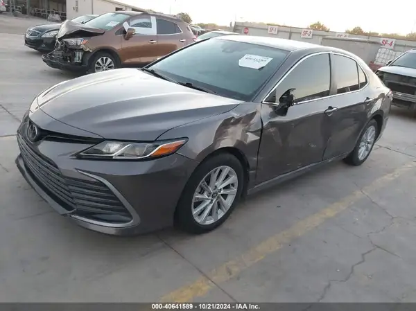 4T1C11AK3NU663624 2022 TOYOTA CAMRY - Image 2