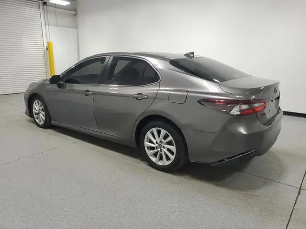 4T1C11AK3NU666720 2022 TOYOTA CAMRY - Image 2
