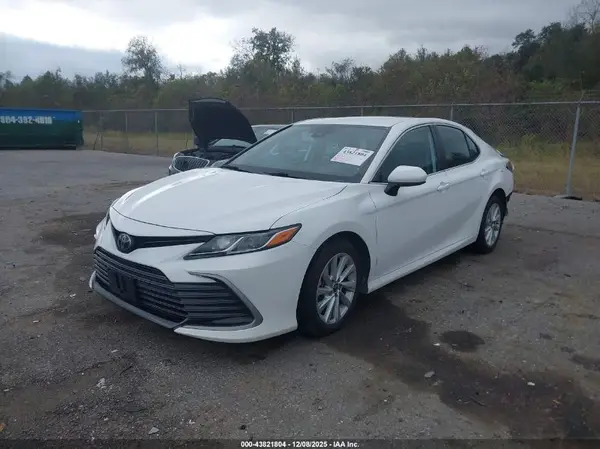 4T1C11AK3NU667365 2022 TOYOTA CAMRY - Image 2
