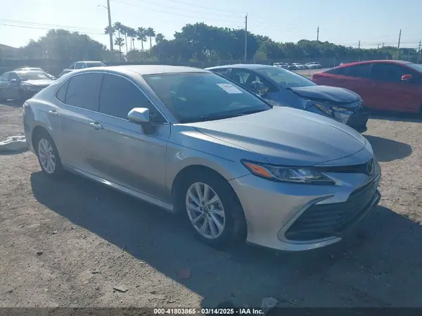 4T1C11AK3NU668483 2022 TOYOTA CAMRY - Image 1