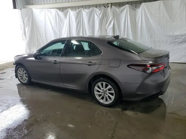 4T1C11AK3NU670699 2022 TOYOTA CAMRY - Image 2