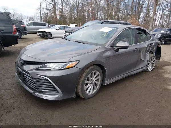 4T1C11AK3NU670816 2022 TOYOTA CAMRY - Image 2