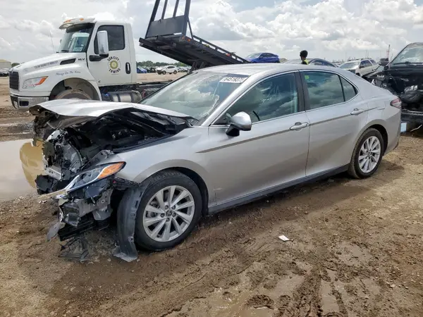 4T1C11AK3NU672677 2022 TOYOTA CAMRY - Image 1