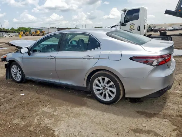 4T1C11AK3NU672677 2022 TOYOTA CAMRY - Image 2
