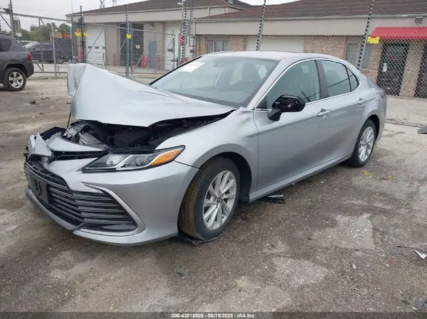 4T1C11AK3NU675448 2022 TOYOTA CAMRY - Image 2