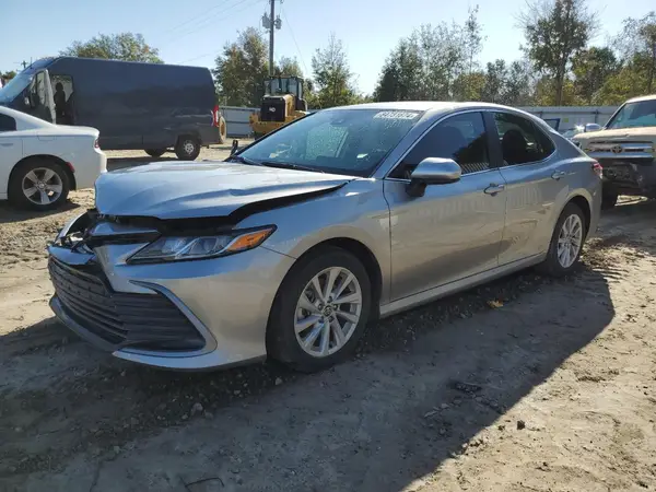 4T1C11AK3NU678611 2022 TOYOTA CAMRY - Image 1