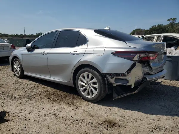 4T1C11AK3NU680326 2022 TOYOTA CAMRY - Image 2