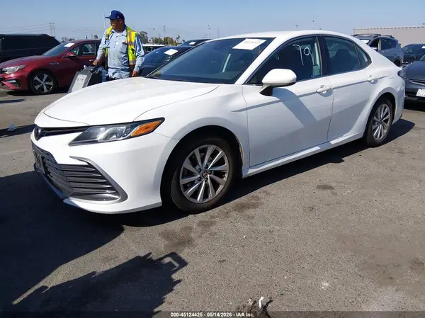 4T1C11AK3NU681010 2022 TOYOTA CAMRY - Image 2