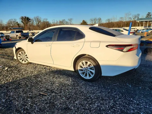 4T1C11AK3NU681668 2022 TOYOTA CAMRY - Image 2