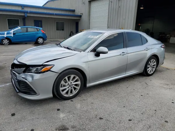 4T1C11AK3NU684635 2022 TOYOTA CAMRY - Image 1