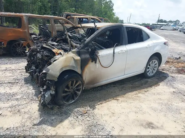 4T1C11AK3NU685851 2022 TOYOTA CAMRY - Image 2