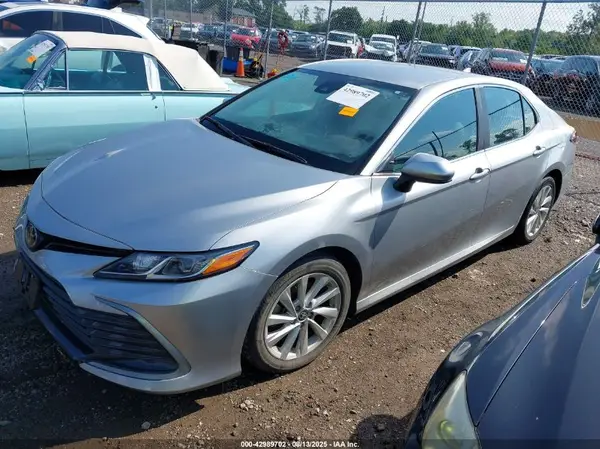 4T1C11AK3NU688653 2022 TOYOTA CAMRY - Image 2