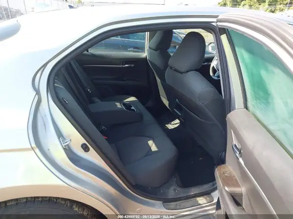 4T1C11AK3NU688653 2022 TOYOTA CAMRY - Image 8