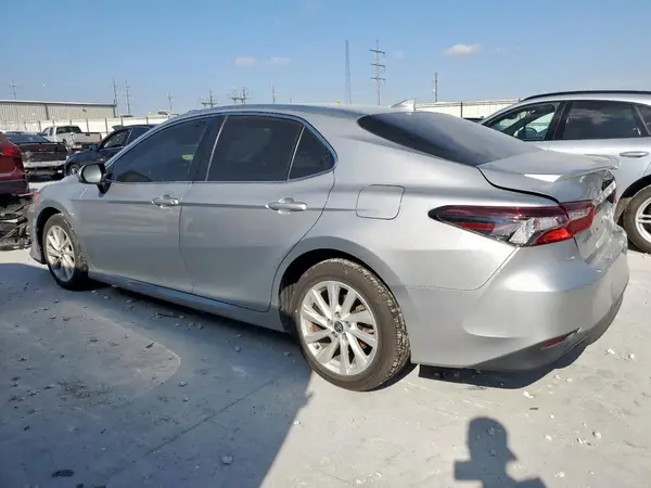 4T1C11AK3NU689091 2022 TOYOTA CAMRY - Image 2