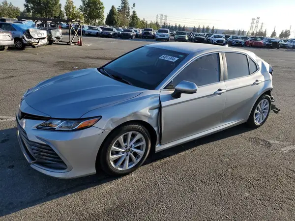 4T1C11AK3NU689740 2022 TOYOTA CAMRY - Image 1