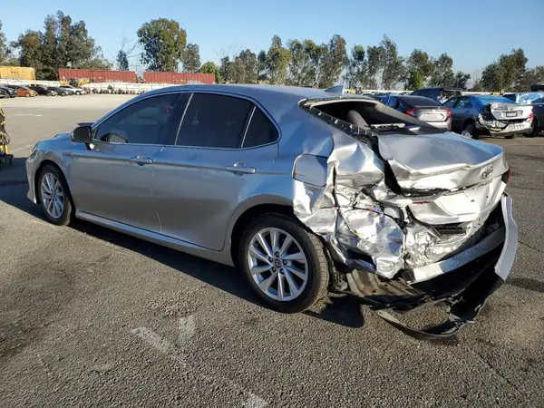 4T1C11AK3NU689740 2022 TOYOTA CAMRY - Image 2