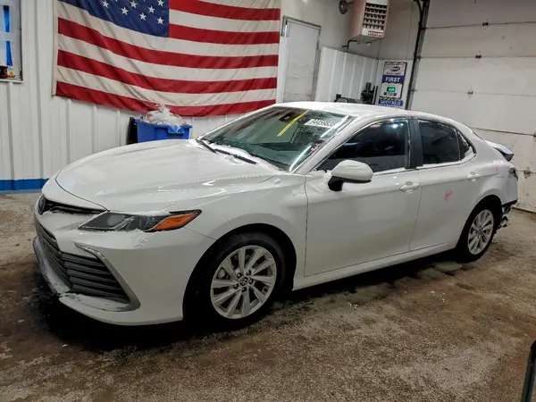 4T1C11AK3NU689835 2022 TOYOTA CAMRY - Image 1
