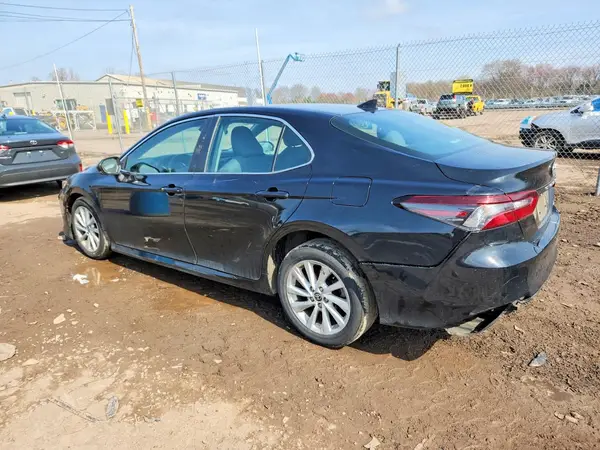 4T1C11AK3NU690192 2022 TOYOTA CAMRY - Image 2