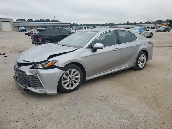 4T1C11AK3NU692489 2022 TOYOTA CAMRY - Image 1