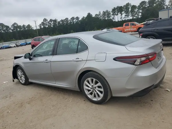 4T1C11AK3NU692489 2022 TOYOTA CAMRY - Image 2
