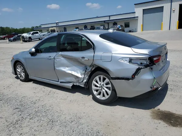 4T1C11AK3NU692525 2022 TOYOTA CAMRY - Image 2