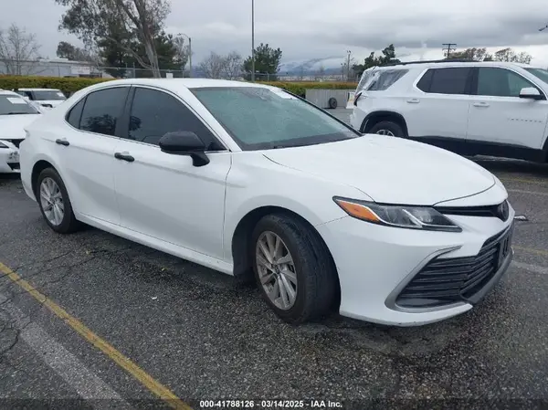 4T1C11AK3NU694145 2022 TOYOTA CAMRY - Image 1