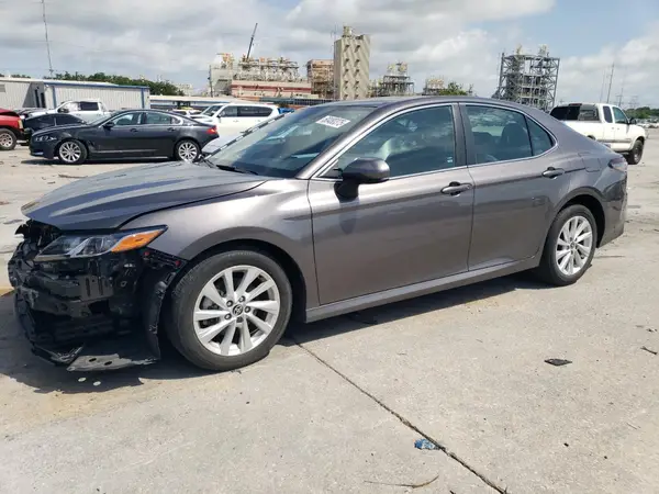 4T1C11AK3NU698468 2022 TOYOTA CAMRY - Image 1