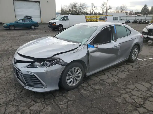 4T1C11AK3NU698924 2022 TOYOTA CAMRY - Image 1