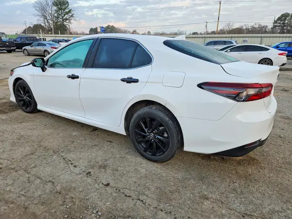 4T1C11AK3NU705001 2022 TOYOTA CAMRY - Image 2