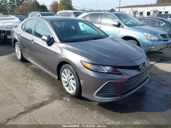 4T1C11AK3NU708951 2022 TOYOTA CAMRY - Image 1