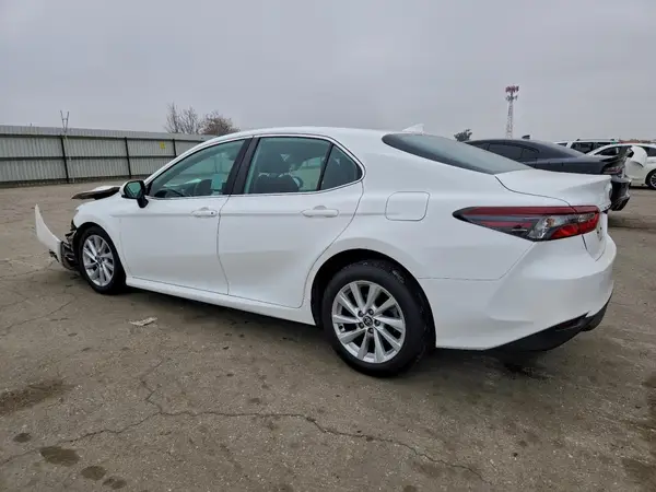 4T1C11AK3NU710442 2022 TOYOTA CAMRY - Image 2