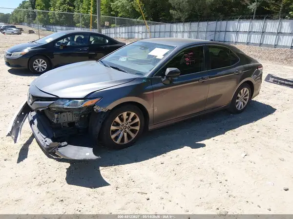 4T1C11AK4LU884985 2020 TOYOTA CAMRY - Image 2