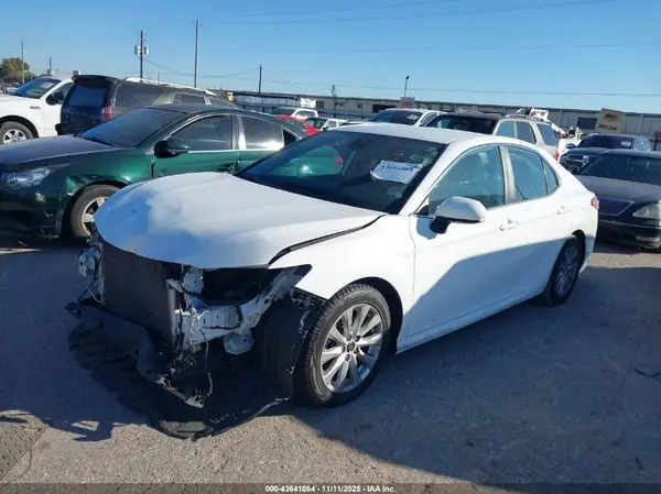 4T1C11AK4LU916575 2020 TOYOTA CAMRY - Image 2
