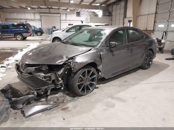 4T1C11AK4LU956560 2020 TOYOTA CAMRY - Image 2