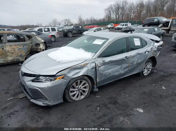 4T1C11AK4MU422959 2021 TOYOTA CAMRY - Image 2