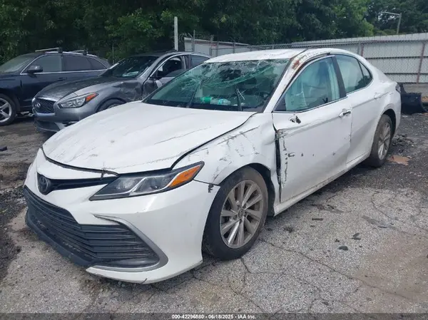 4T1C11AK4MU441074 2021 TOYOTA CAMRY - Image 2