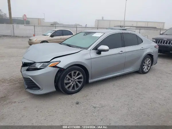 4T1C11AK4MU441558 2021 TOYOTA CAMRY - Image 2