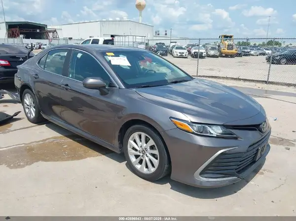 4T1C11AK4MU445996 2021 TOYOTA CAMRY - Image 1