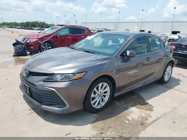 4T1C11AK4MU445996 2021 TOYOTA CAMRY - Image 2