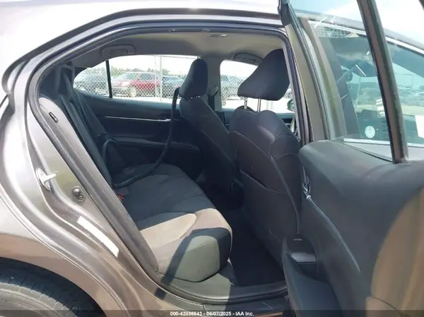 4T1C11AK4MU445996 2021 TOYOTA CAMRY - Image 8