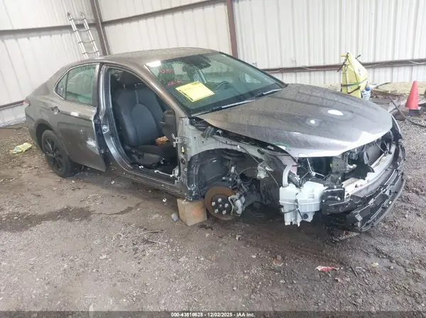 4T1C11AK4MU446453 2021 TOYOTA CAMRY - Image 1