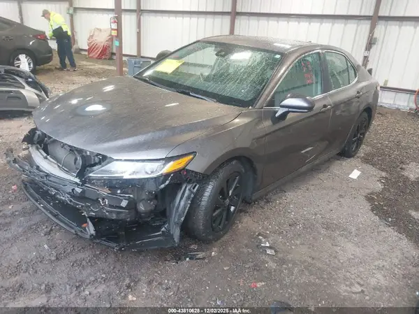 4T1C11AK4MU446453 2021 TOYOTA CAMRY - Image 2