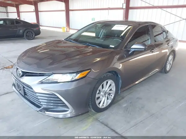4T1C11AK4MU468307 2021 TOYOTA CAMRY - Image 2