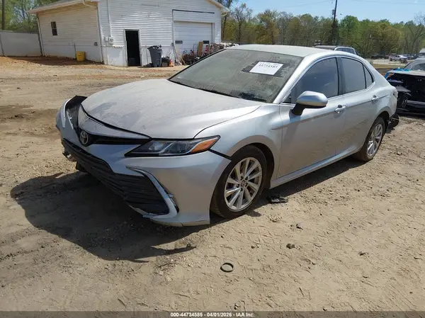 4T1C11AK4MU469604 2021 TOYOTA CAMRY - Image 2